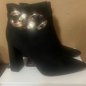 Black Boot with gold chain